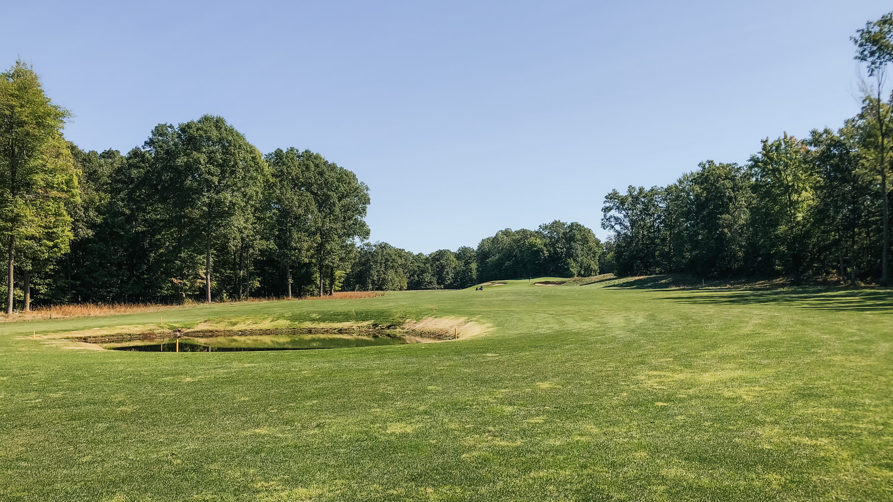 Pond on No. 6 at Diamond Springs